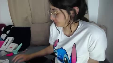 Snapshot of lessliee chatting on 04.14.26 lessliee online show from 04.14.26