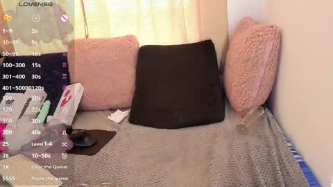 Snapshot of lessliee chatting on 04.23.26 lessliee online show from 04.23.26