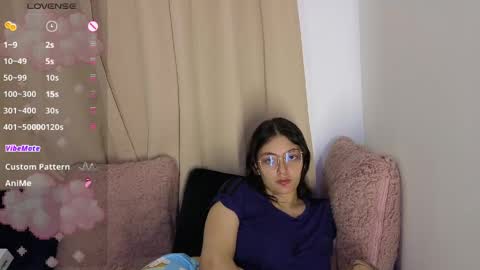Snapshot of lessliee chatting on 04.25.26 lessliee online show from 04.25.26