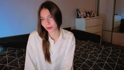 Snapshot of let_me_seee chatting on 05.19.26 Fiona online show from 05.19.26