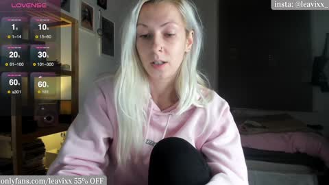 Snapshot of leusee chatting on 12.17.24 LeaVixx online show from 12.17.24