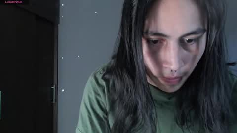 Snapshot of levi_shine_ chatting on 12.15.24 levi online show from 12.15.24