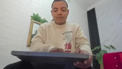 L E V I online show from 06.01.26