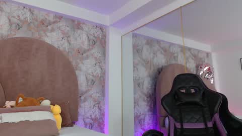 LexaDeRuso online show from 02.14.25