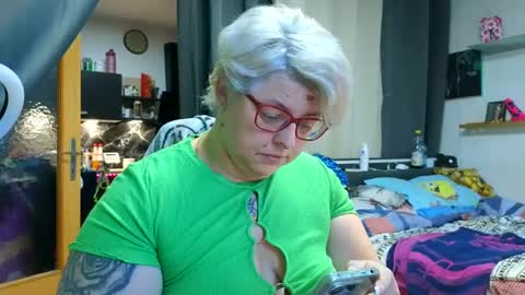 Snapshot of lexi2810 chatting on 01.13.25 Lexi und Lex online show from 01.13.25