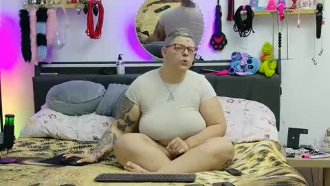 Snapshot of lexi2810 chatting on 12.02.25 Lexi und Lex online show from 12.02.25