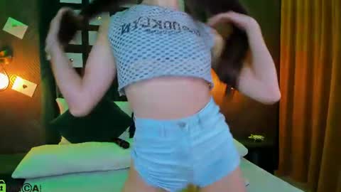 Snapshot of lexi_split chatting on 07.22.26 Lexi GTM2 MonWedThurSatSun 1000am-400pm online show from 07.22.26