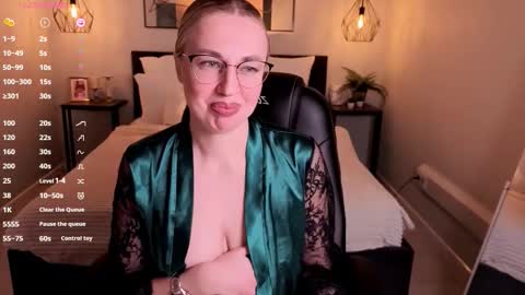Snapshot of lexi_terele chatting on 11.22.25 Lexy - Follow me online show from 11.22.25