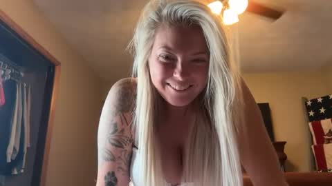Snapshot of lexiblazing chatting on 06.24.26 Lexi online show from 06.24.26