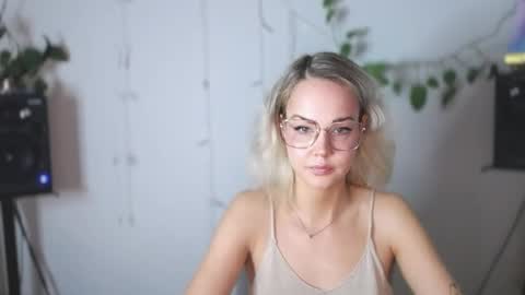 Lexie online show from 12.10.24