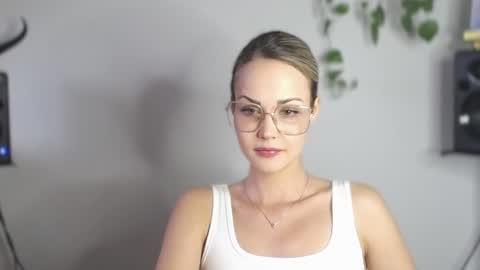 Lexie online show from 02.12.25