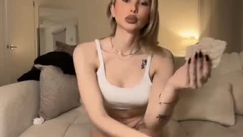 Snapshot of lexii_23 chatting on 11.18.25 Sexy Lexi online show from 11.18.25