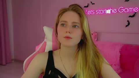 Snapshot of lexireadway chatting on 10.18.25 Lexi online show from 10.18.25