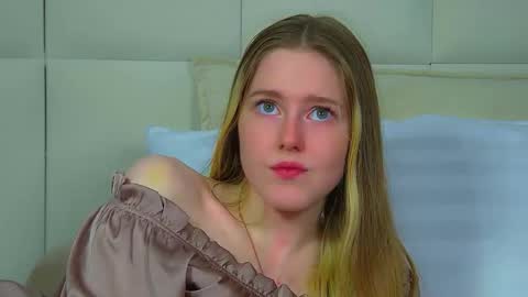 Snapshot of lexireadway chatting on 11.12.25 Lexi online show from 11.12.25