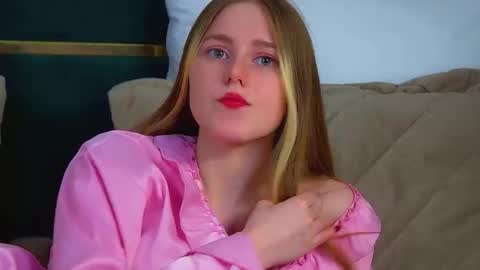 Snapshot of lexireadway chatting on 11.29.25 Lexi online show from 11.29.25