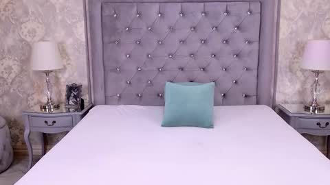 Snapshot of lexiriley chatting on 10.28.25 Lexi Riley online show from 10.28.25