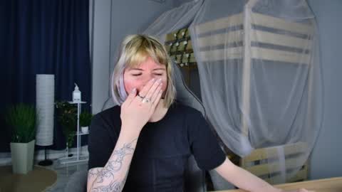 Snapshot of lexiwenford chatting on 05.19.26 Lexi Wenford NO NUDE GODDESS online show from 05.19.26
