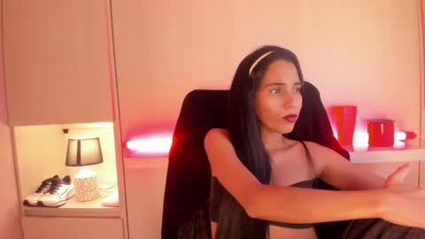 L I A  online show from 02.05.26