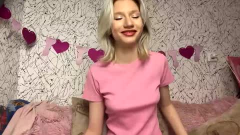 Snapshot of leyasaolee chatting on 11.05.25 Leya online show from 11.05.25