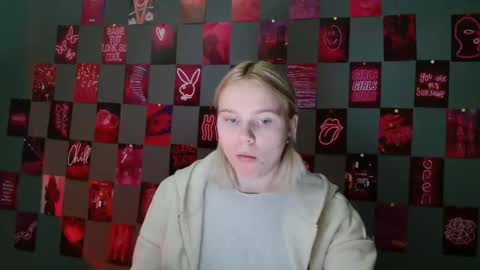 Snapshot of leyla_le chatting on 09.25.25 Leyla online show from 09.25.25