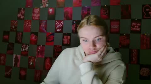 Snapshot of leyla_le chatting on 09.27.25 Leyla online show from 09.27.25