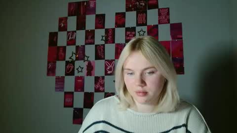 Snapshot of leyla_le chatting on 11.05.25 Leyla online show from 11.05.25