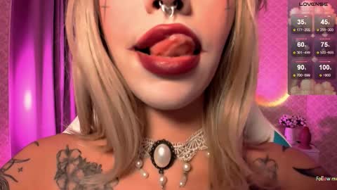 Snapshot of leylanoir chatting on 10.12.25 LEA online show from 10.12.25