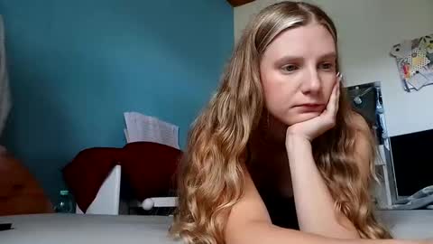 Snapshot of lia06_ chatting on 09.15.25 lia06_ online show from 09.15.25