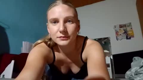 Snapshot of lia06_ chatting on 10.03.25 lia06_ online show from 10.03.25