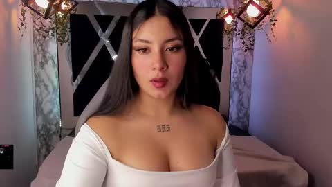 Snapshot of lia_14_ chatting on 12.31.24 Lia online show from 12.31.24