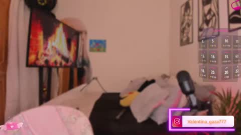 V A L  online show from 02.18.25