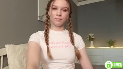 Lia  online show from 09.20.25