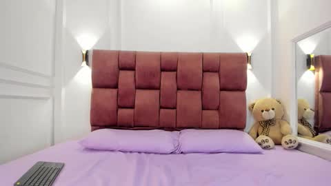 Snapshot of lia_girl2 chatting on 01.04.25 Lia online show from 01.04.25