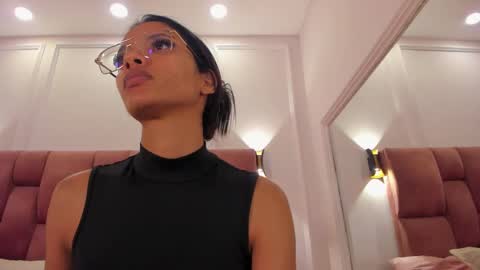 Snapshot of lia_girl2 chatting on 03.12.25 Lia online show from 03.12.25