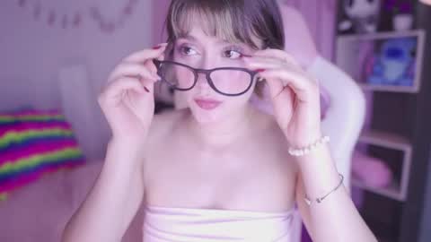 Snapshot of lia_mackenzie chatting on 05.06.26 liaa online show from 05.06.26
