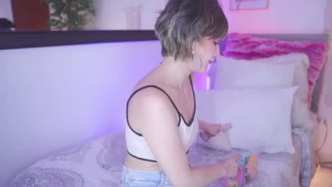 Snapshot of lia_mackenzie chatting on 05.26.26 liaa online show from 05.26.26