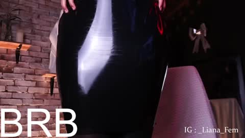 Snapshot of lia_owo chatting on 01.11.25 Liana online show from 01.11.25