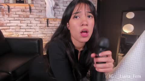 Snapshot of lia_owo chatting on 01.26.25 Liana online show from 01.26.25