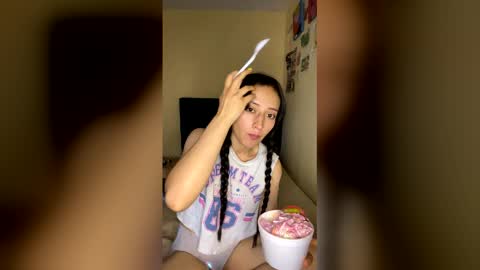 Little Queen Lia  online show from 12.21.25