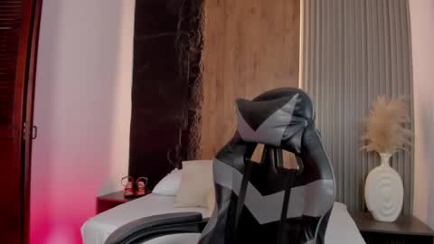 Snapshot of lia_sexx19 chatting on 05.29.26 Lia online show from 05.29.26