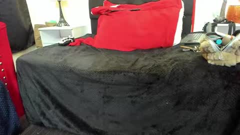 Lia Taylor online show from 02.10.25