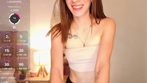 Snapshot of liaaa___ chatting on 02.08.25 Lia online show from 02.08.25