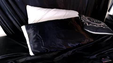 Lia Divina online show from 02.08.25