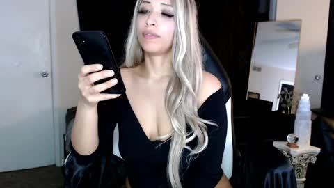 Lia Divina online show from 03.12.25