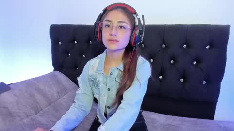 Snapshot of liah_star chatting on 11.18.25 Liah online show from 11.18.25