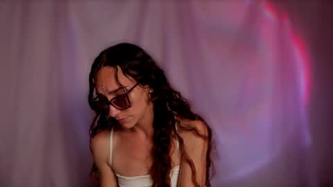 Snapshot of liahilton_ chatting on 05.01.26 lh6 9c online show from 05.01.26