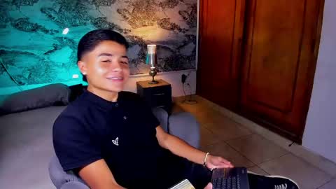Snapshot of liam_dustin chatting on 05.19.26 Liam online show from 05.19.26