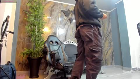 LIAM KLEIN online show from 02.17.25