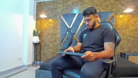 LIAM KLEIN online show from 09.10.25