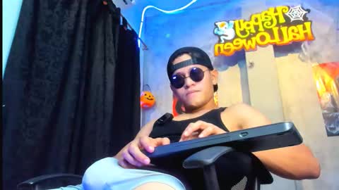 liam_knight online show from 10.27.25